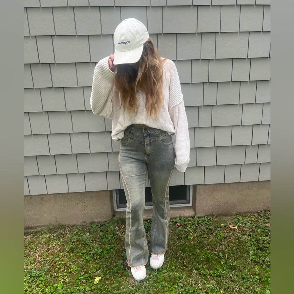 Cute bell bottom grey jeans. Fit perfectly as a 4/6. NEVER WORN
